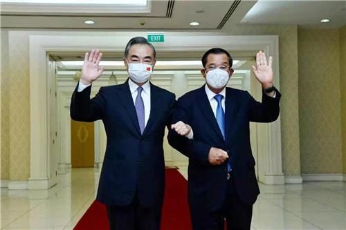 柬埔寨首相洪森会见中国国务务员兼外长王毅